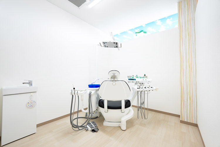 広々とした個室の診察室